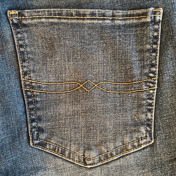 Lucky Brand Sweet Straight Jeans mid rise medium fade raw hem Size 10 / 30 - Picture 9 of 14